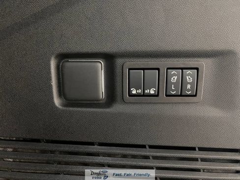 Used 2025 GMC Yukon XL AT4 Ultimate image 36