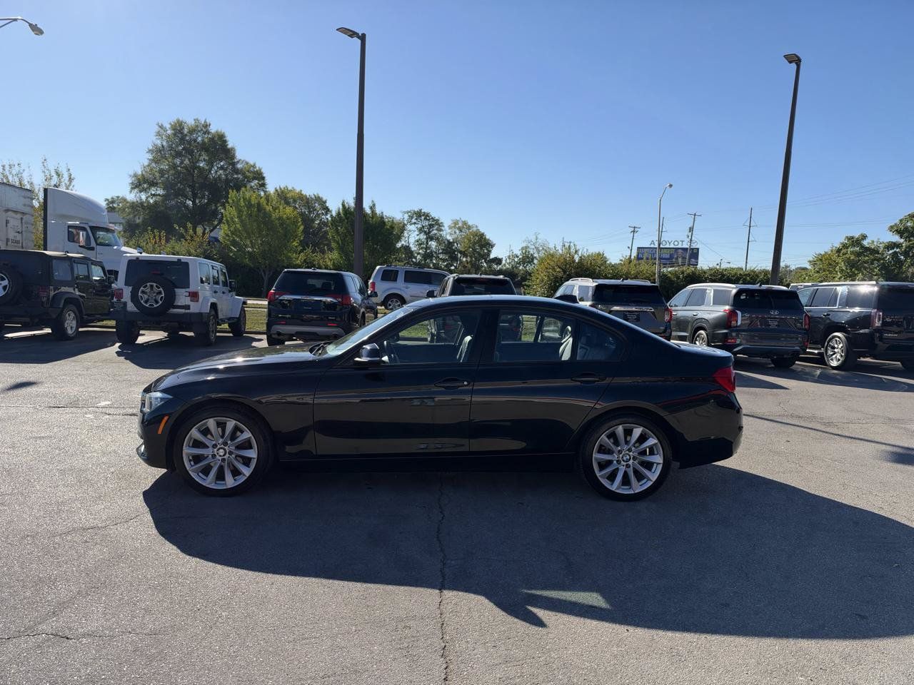 Used 2018 BMW 320i xDrive Sedan AWD/4WD image 6