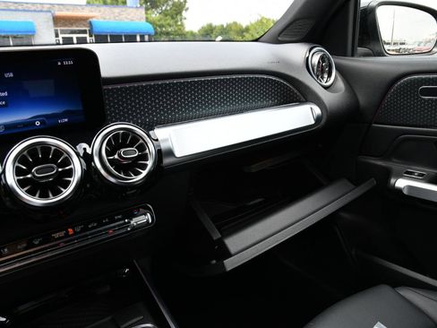 Used 2024 Mercedes-Benz GLB 250 image 28