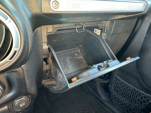 Used 2016 Jeep Wrangler Unlimited Rubicon w/ Connectivity Group image 14