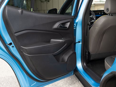 Used 2026 Chevrolet Trax ACTIV w/ Driver Confidence Package image 37