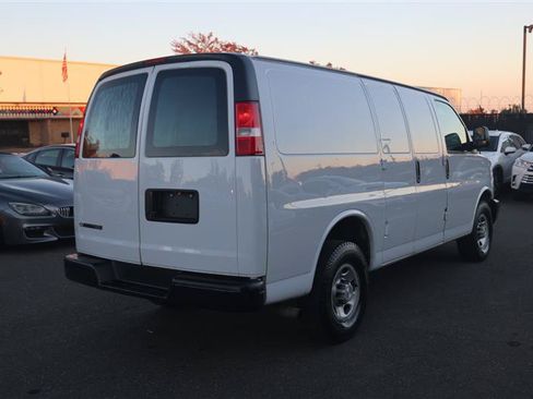Used 2018 Chevrolet Express 2500 w/ Driver Convenience Package RWD image 4