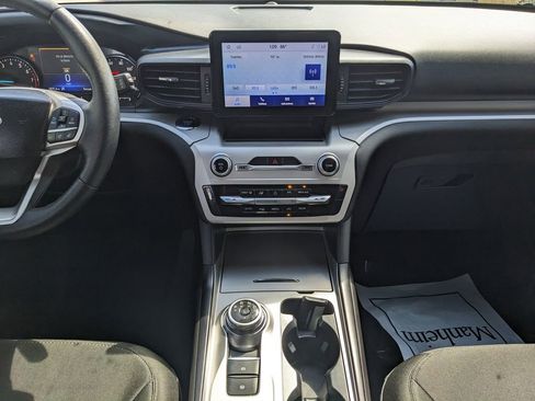 Certified 2024 Ford Explorer XLT RWD image 18