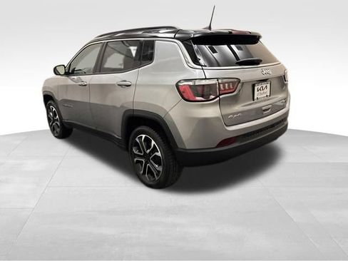 Used 2022 Jeep Compass Limited AWD/4WD image 7