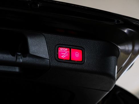 Used 2023 Mercedes-Benz GLB 250 4MATIC image 50