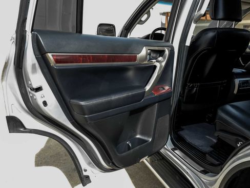 Used 2017 Lexus GX 460 Premium image 47