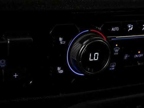 Used 2024 Chevrolet Silverado 2500 LT w/ Convenience Package image 21