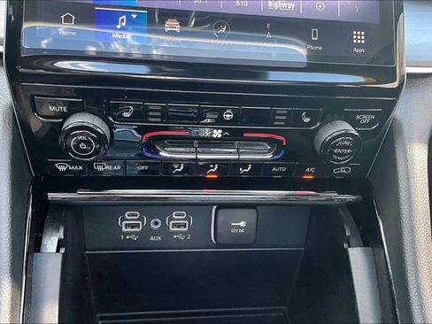 Used 2023 Jeep Grand Cherokee Limited w/ Black Appearance Package image 33