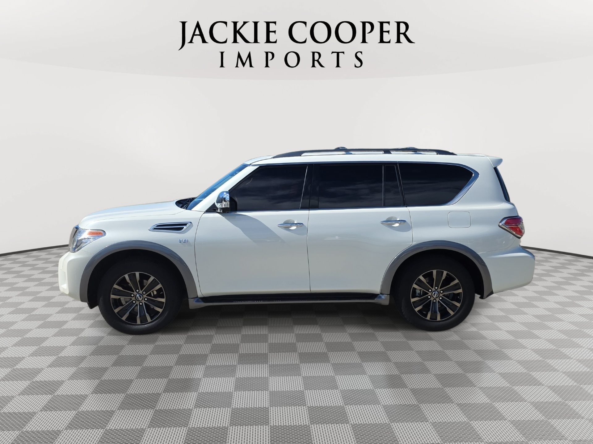 Used 2017 Nissan Armada Platinum w/ Interior Lighting Package AWD/4WD image 8