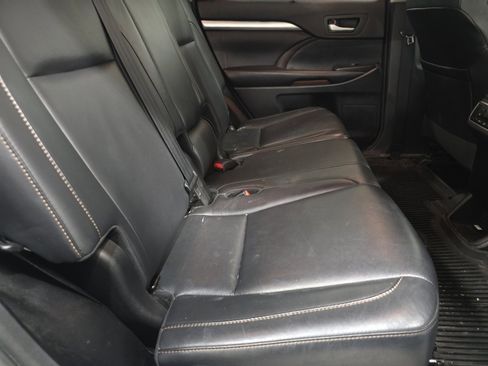 Used 2018 Toyota Highlander XLE image 20