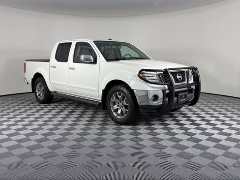 Used 2019 Nissan Frontier SL image 3