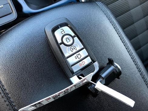 Used 2019 Ford Edge SEL AWD/4WD image 11