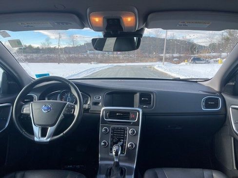 Used 2016 Volvo V60 T5 Premier image 11