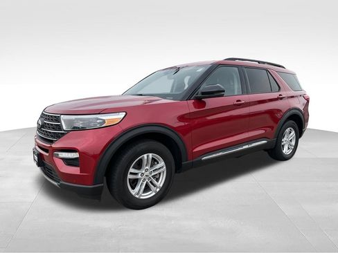 Used 2023 Ford Explorer XLT w/ Equipment Group 202A AWD/4WD image 5