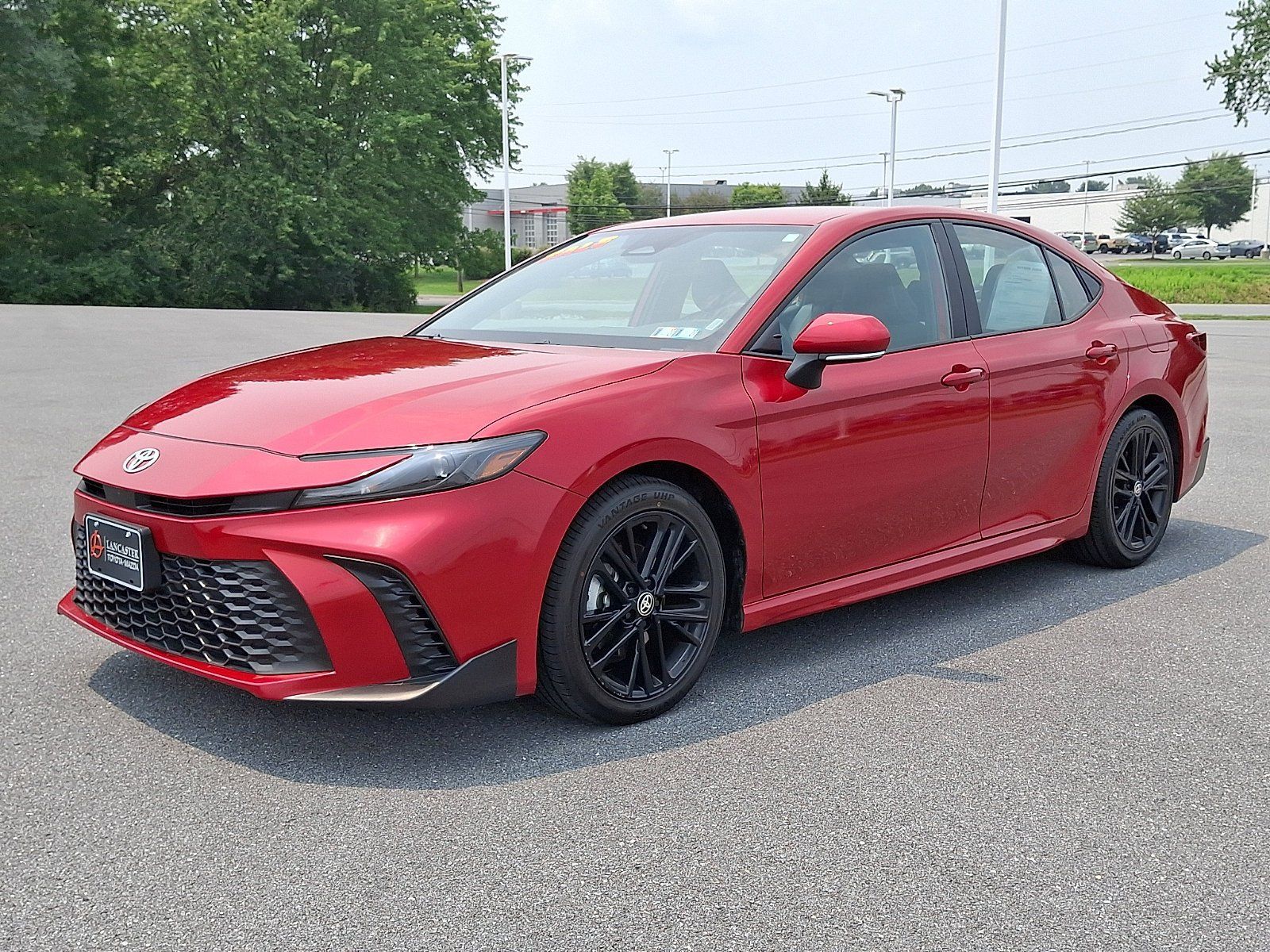 Used 2025 Toyota Camry SE FWD image 3