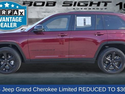 Used 2025 Jeep Grand Cherokee Limited w/ Black Appearance Package image 3