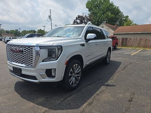 Used 2021 GMC Yukon XL Denali w/ Denali Ultimate Package AWD/4WD image 2