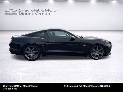 Used 2017 Ford Mustang GT RWD image 7