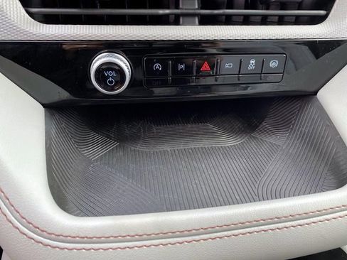 Used 2025 Ford Explorer Active w/ Active Comfort Package image 15