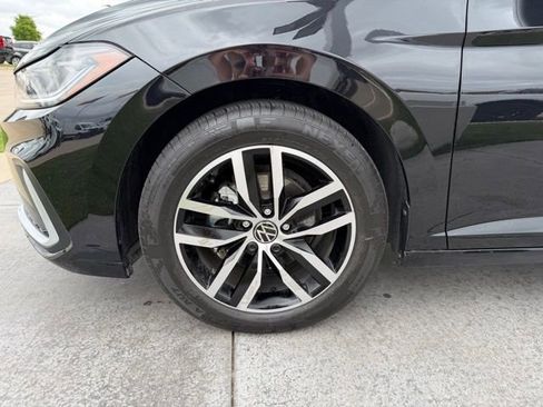 Used 2025 Volkswagen Jetta SE image 4