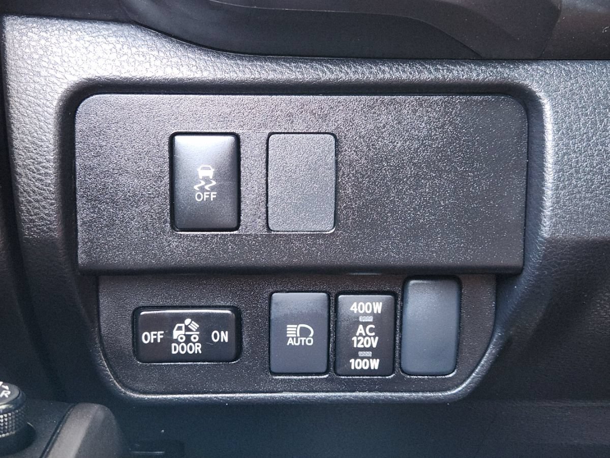 Used 2022 Toyota Tacoma TRD Off-Road AWD/4WD image 40