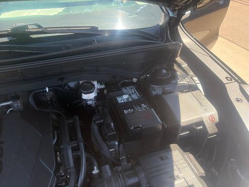 Used 2024 Kia Sorento S FWD image 34