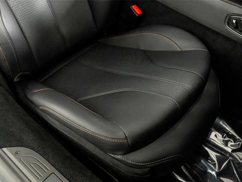Used 2025 Aston Martin V8 Vantage Coupe RWD image 22