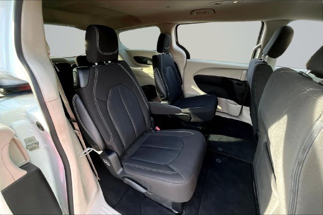 Used 2022 Chrysler Voyager LX FWD image 24
