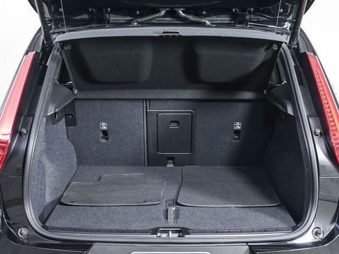Certified 2025 Volvo XC40 B5 Ultra AWD/4WD image 32
