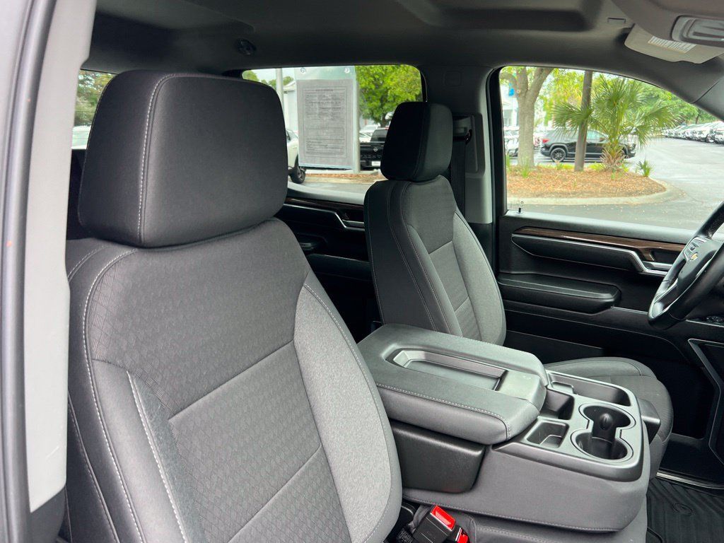 Used 2025 Chevrolet Silverado 1500 LT RWD image 21