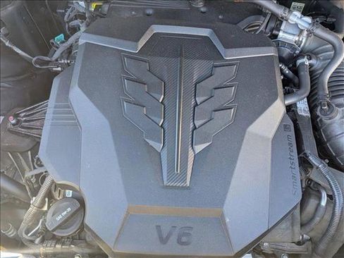 Used 2024 Kia Carnival LX image 24