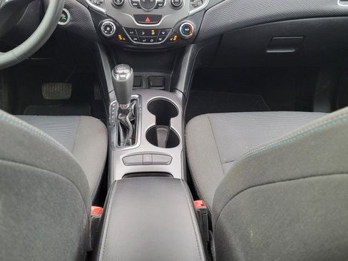Used 2018 Chevrolet Cruze LT w/ Sun And Sound Package image 27
