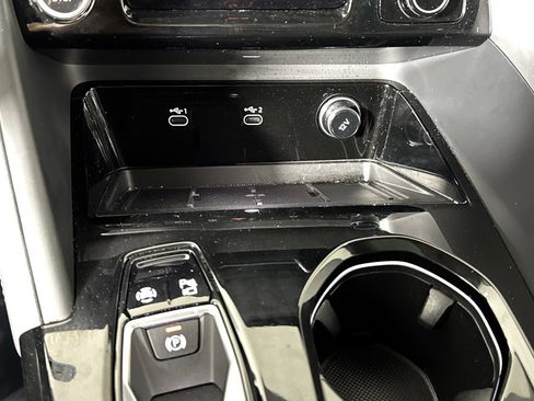 Used 2025 Audi Q5 Premium Plus w/ Premium Plus image 16