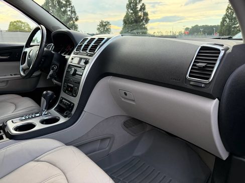 Used 2011 GMC Acadia SLT AWD/4WD image 19