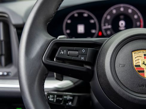 Certified 2025 Porsche Cayenne AWD/4WD image 30