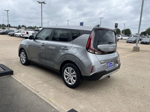 Used 2023 Kia Soul LX FWD image 6