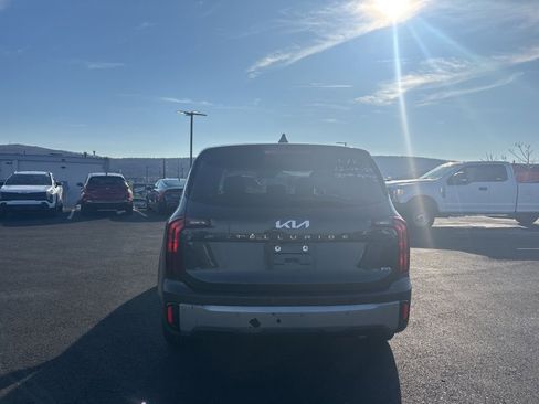 Used 2023 Kia Telluride LX image 4