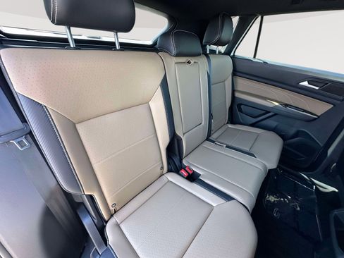 Used 2022 Volkswagen Atlas Cross Sport SE w/ Black Wheel Package image 30