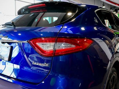 Used 2020 Maserati Levante image 11