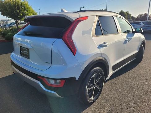 Used 2024 Kia Niro EX FWD image 4