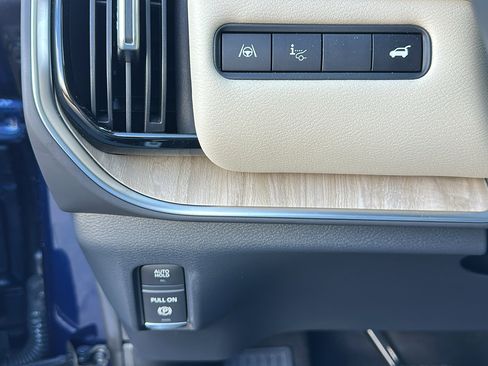 Certified 2025 Nissan Armada Platinum Reserve image 15