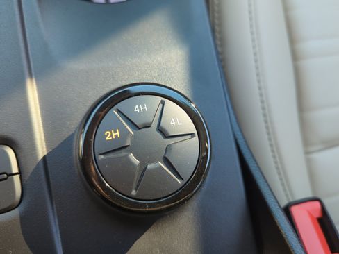 Used 2025 Ford Ranger Lariat w/ Trailer Tow Package image 31