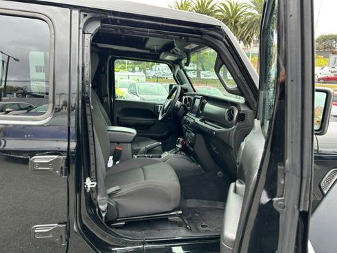 Used 2023 Jeep Wrangler Unlimited w/ Sun & Screen Package image 44