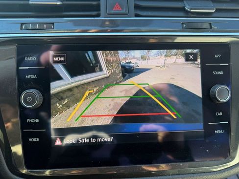 Used 2019 Volkswagen Tiguan SE w/ Panoramic Sunroof Package image 26