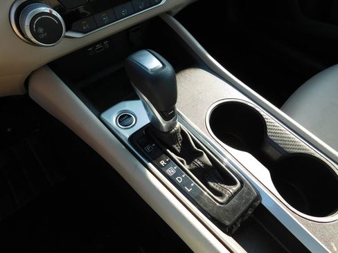 Used 2025 Nissan Altima 2.5 SV FWD image 17