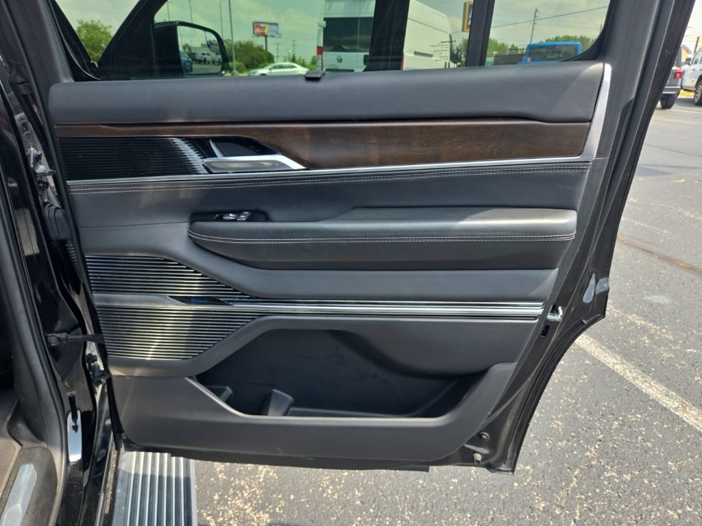 Used 2023 Jeep Grand Wagoneer Series II AWD/4WD image 24