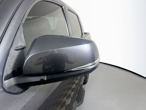 Used 2022 Toyota Tacoma TRD Sport w/ Technology Package image 12