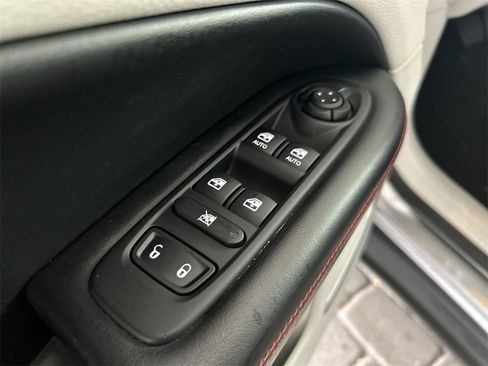 Used 2020 Jeep Compass Limited image 13