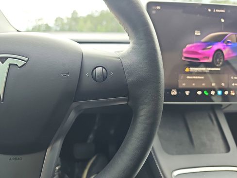 Used 2023 Tesla Model Y AWD image 20