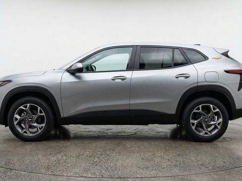 Used 2025 Chevrolet Trax LT image 5